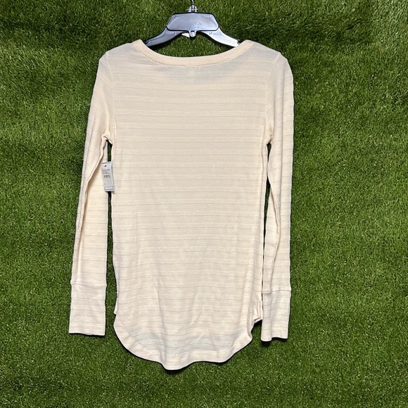 ⭐️ Susina Longsleeve Beige Henley - Picture 2 of 5